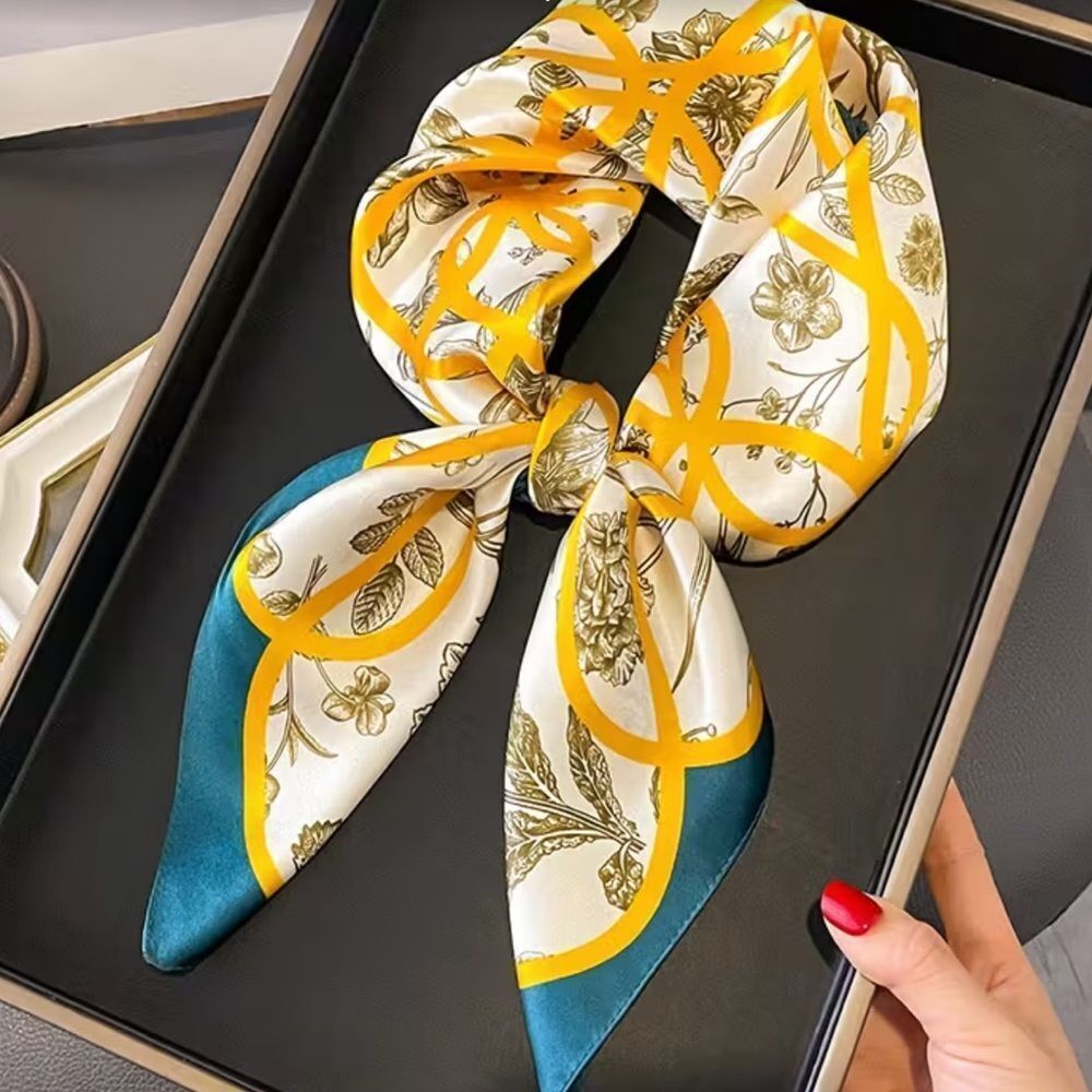 Floral scarf with silky feel